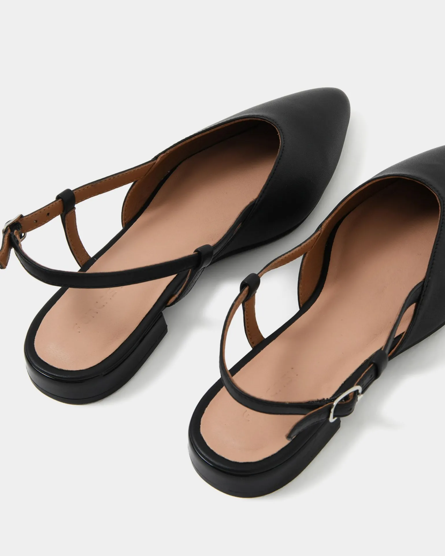 Liyana Leather Flat