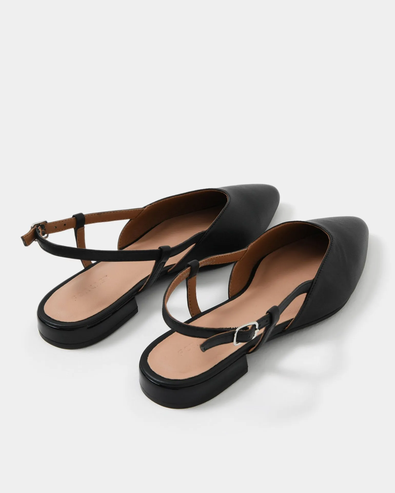 Liyana Leather Flat