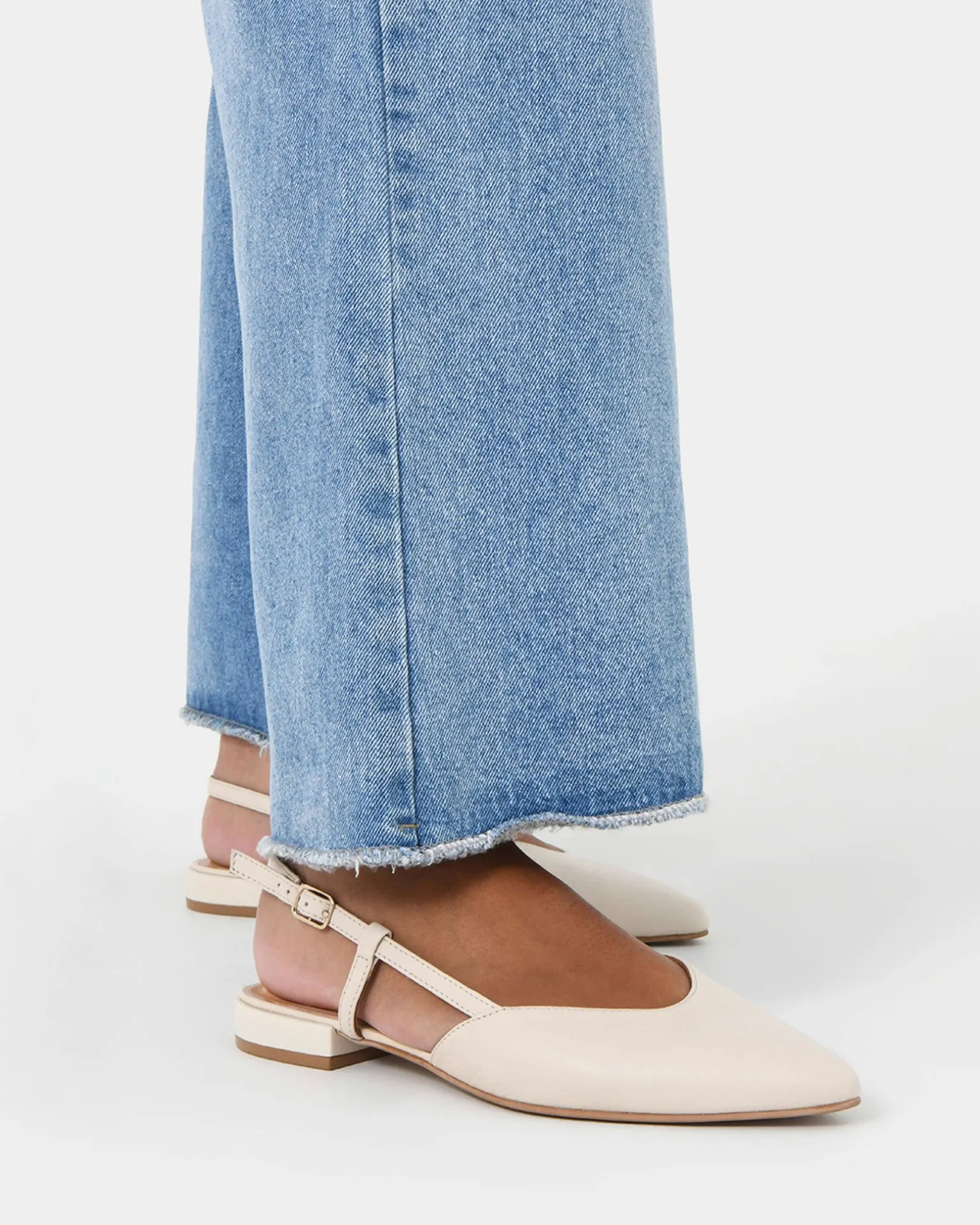 Liyana Leather Flat