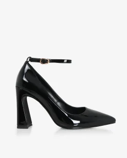 Vera Block Heel Point